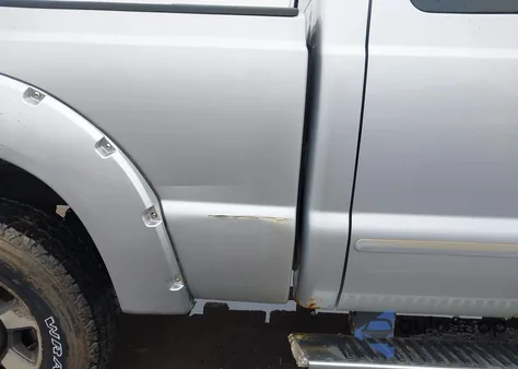 2011 Ford F-250 Lariat z USA, uszkodzony, nr VIN 1FT7X2B66BEC87583